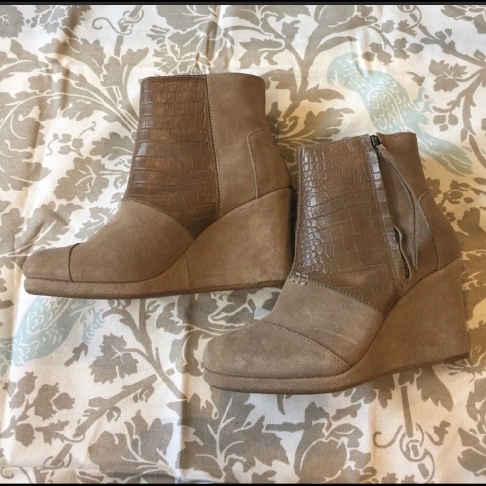 TOMS Wedge bootie